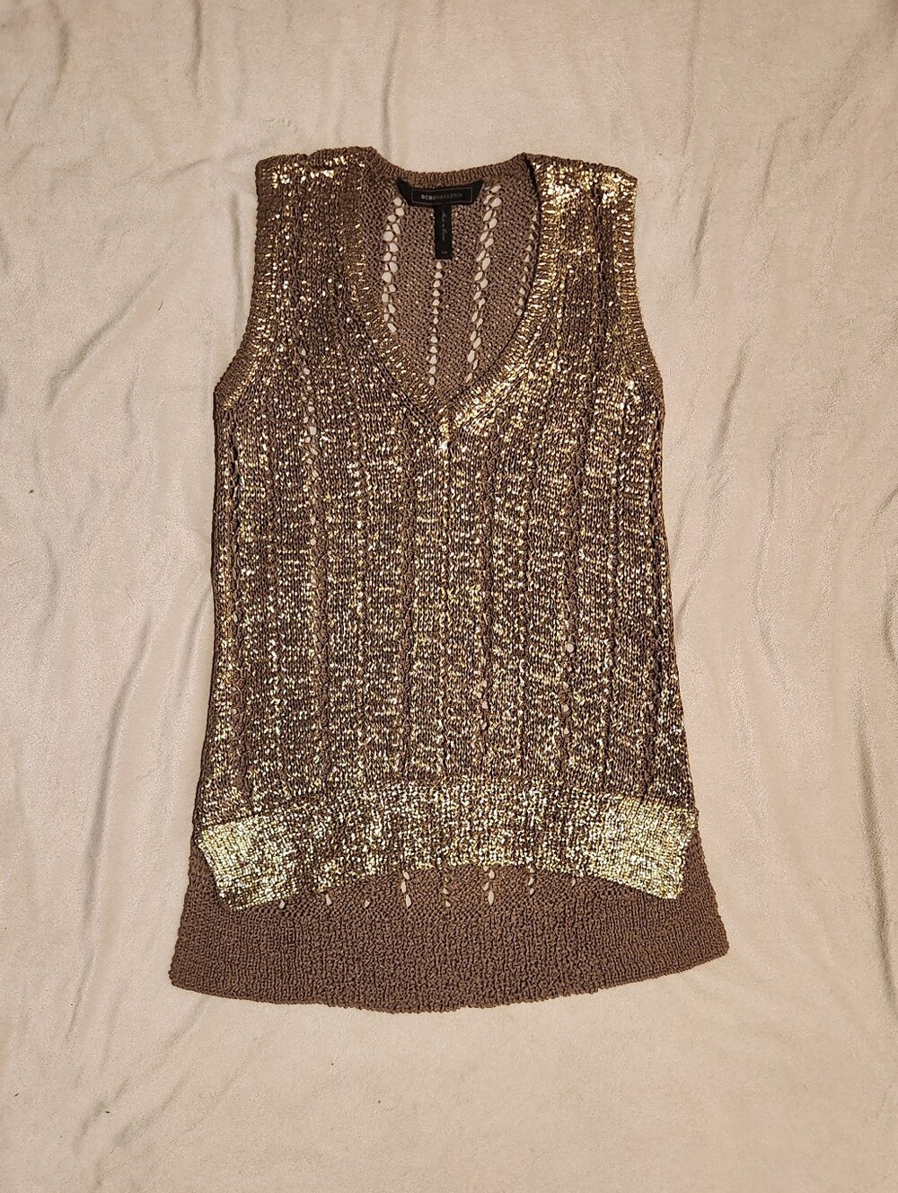 BCBGMAXAZRIA Gibbs Gold Metallic Knit Sweater Vest XS Shimmer V-Neck Sleeveless